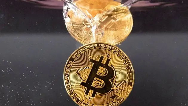 Bitcoin lao dốc, nh&agrave; đầu tư sợ h&atilde;i b&aacute;n th&aacute;o