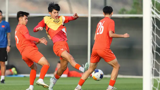 Trần Gia Bảo tuy&ecirc;n bố đanh th&eacute;p trước trận gặp U17 UAE