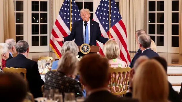 &Ocirc;ng Trump kh&oacute; dự đo&aacute;n hơn cả đại dịch