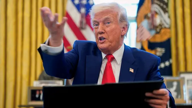 &Ocirc;ng Trump ho&atilde;n thuế cao với c&aacute;c nước, tăng thuế khủng với Trung Quốc
