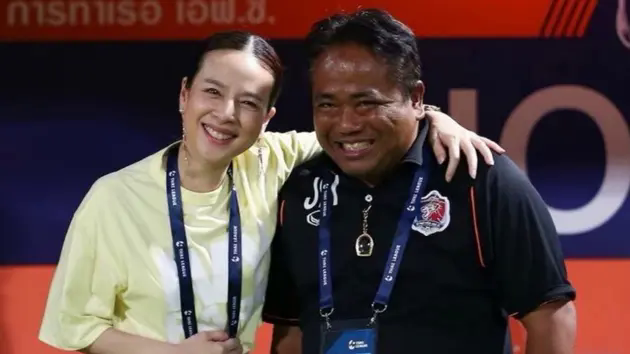 Madam Pang sa thải HLV Th&aacute;i Lan