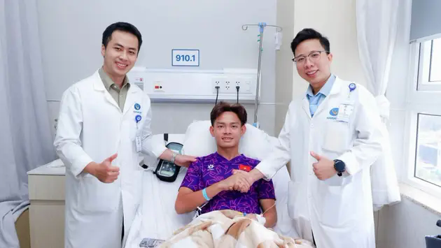 B&ugrave;i Vĩ H&agrave;o trải l&ograve;ng sau ca phẫu thuật chấn thương
