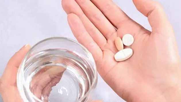 Nữ sinh nghĩ quẩn, uống 30 vi&ecirc;n Paracetamol v&igrave; bị bắt nạt?