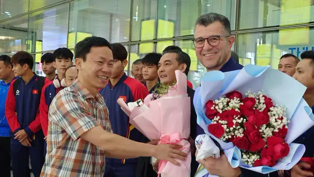 HLV Cristiano Roland chia tay U17 Việt Nam