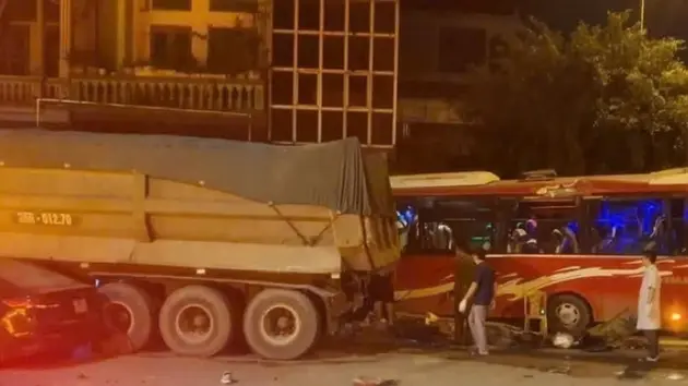 Tai nạn giao th&ocirc;ng tr&ecirc;n Quốc lộ 1A, 20 người bị thương