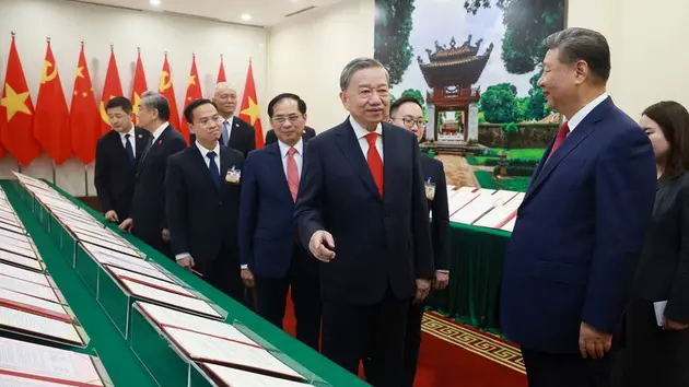 Việt Nam - Trung Quốc k&yacute; kết 7 văn kiện quan trọng về đường sắt, đường bộ