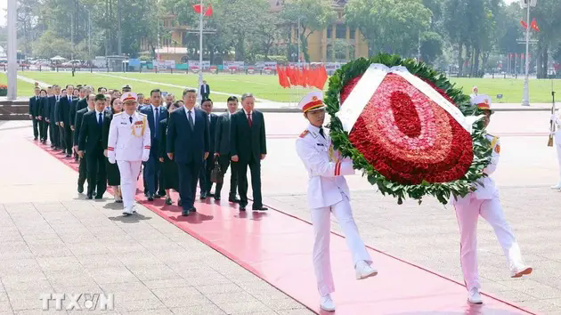 Tổng B&iacute; thư T&ocirc; L&acirc;m v&agrave; Tổng B&iacute; thư, Chủ tịch Trung Quốc v&agrave;o Lăng viếng Chủ tịch Hồ Ch&iacute; Minh