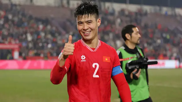 Duy Mạnh chạm tr&aacute;n Man City lẫn Man Utd