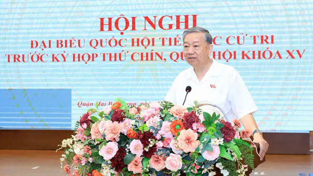 Tổng B&iacute; thư tiếp x&uacute;c cử tri th&agrave;nh phố H&agrave; Nội