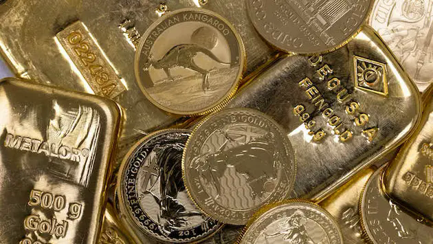 Gi&aacute; v&agrave;ng thế giới l&acirc;̣p đỉnh mới, tiến gần mốc 3.333 USD/ounce