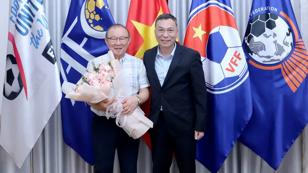 HLV Park Hang Seo l&agrave;m việc với VFF