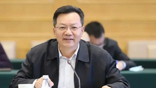Trung Quốc bắt &ocirc;ng L&yacute; Cương v&igrave; tội nhận hối lộ