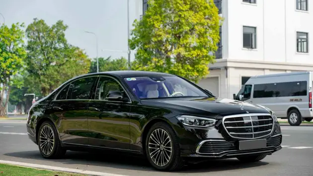 C&oacute; g&igrave; trong chiếc Mercedes S450L?