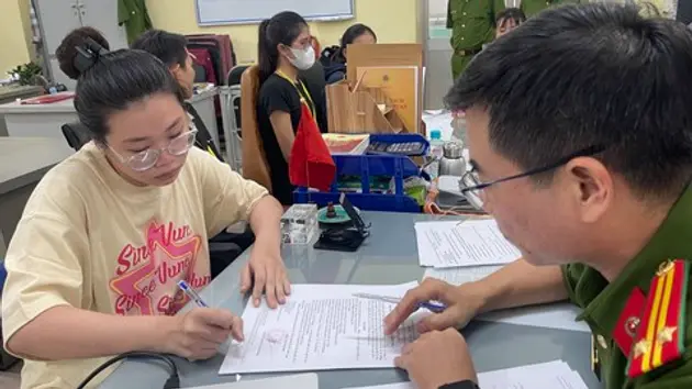 Ph&aacute; đường d&acirc;y lừa đảo 'chuyển đổi t&iacute;n dụng th&agrave;nh tiền mặt'