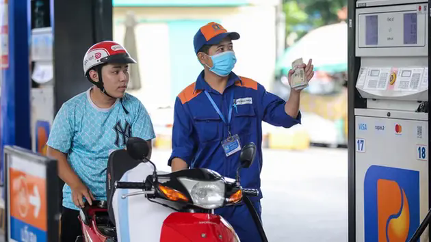 Gi&aacute; xăng dầu đồng loạt tăng nhẹ