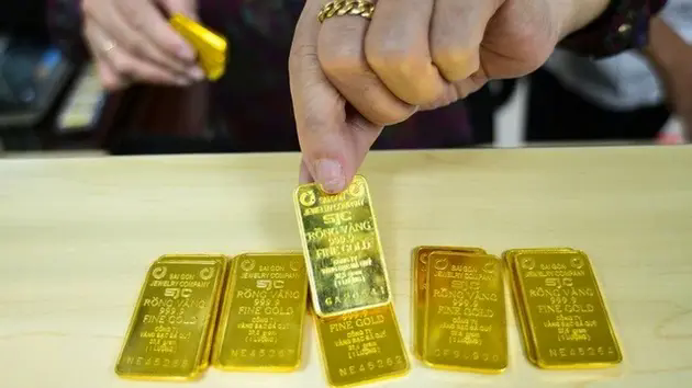 Gi&aacute; v&agrave;ng 24/4 quay đầu tăng mạnh sau chuỗi giảm li&ecirc;n tiếp