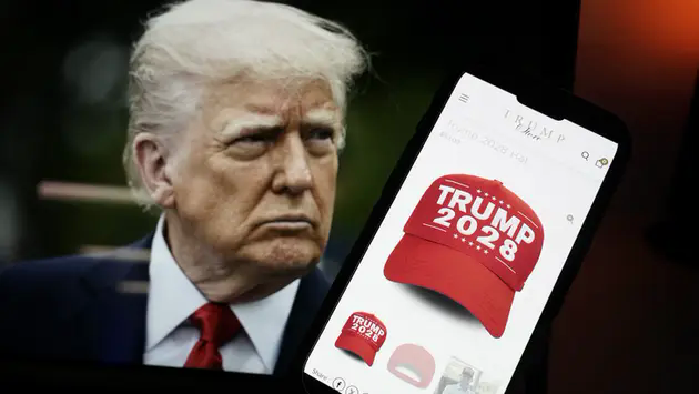 Mũ, &aacute;o ph&ocirc;ng 'Trump 2028' được mở b&aacute;n trực tuyến