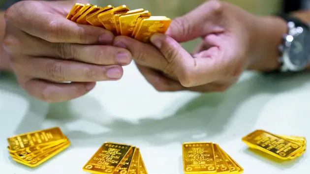 Gi&aacute; v&agrave;ng trong nước s&aacute;ng 25/4 tăng một triệu đồng/lượng