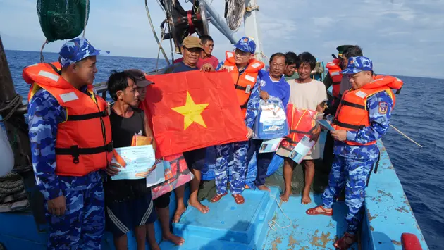 Cảnh s&aacute;t biển Việt Nam quyết liệt chống khai th&aacute;c IUU