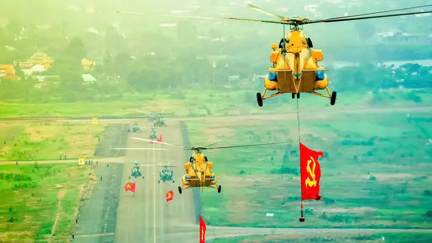 M&agrave;n biểu diễn m&atilde;n nh&atilde;n của lực lượng kh&ocirc;ng qu&acirc;n Việt Nam