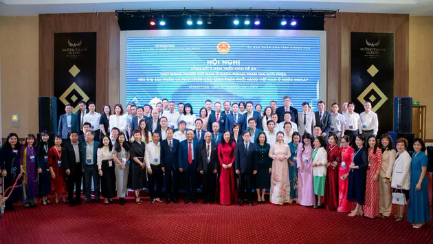 Kiều b&agrave;o tham gia ph&acirc;n phối h&agrave;ng Việt Nam ở nước ngo&agrave;i