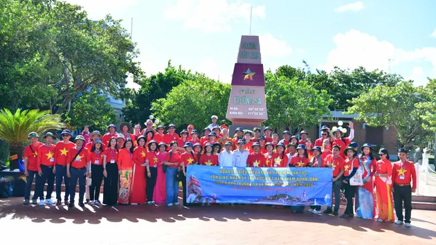 'Chuyến t&agrave;u Đại đo&agrave;n kết' - Hải tr&igrave;nh &yacute; nghĩa cho kiều b&agrave;o