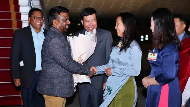 Tổng thống Sri Lanka bắt đầu thăm cấp Nh&agrave; nước đến Việt Nam