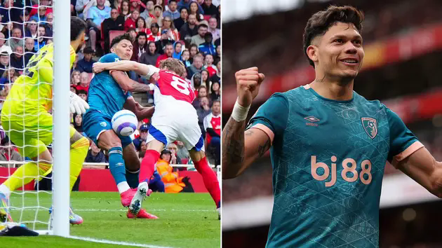 Fan Arsenal tức giận v&igrave; quyết định VAR g&acirc;y tranh c&atilde;i
