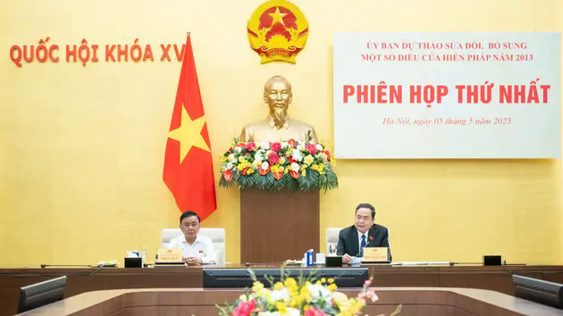 Lấy &yacute; kiến Nh&acirc;n d&acirc;n về sửa đổi Hiến ph&aacute;p từ 6/5