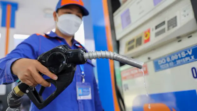 Gi&aacute; xăng dầu đồng loạt giảm trong chiều 5/5