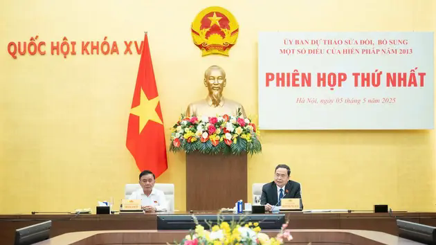 Lấy &yacute; kiến nh&acirc;n d&acirc;n về Dự thảo Nghị quyết sửa đổi, bổ sung Hiến ph&aacute;p 2013
