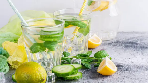 Sự thật về việc uống nước chanh thải độc, giảm c&acirc;n