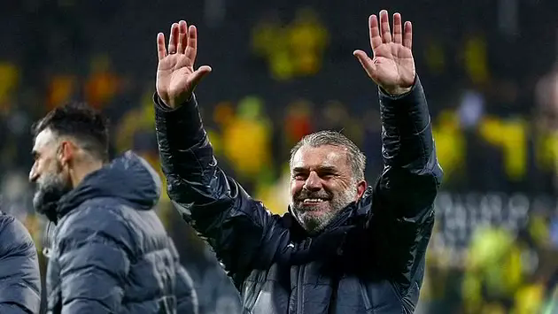 Ange Postecoglou tức giận khi Tottenham bị so s&aacute;nh với Man United
