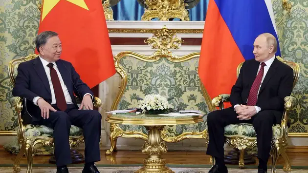 Tổng B&iacute; thư T&ocirc; L&acirc;m hội đ&agrave;m với Tổng thống Nga Vladimir Putin
