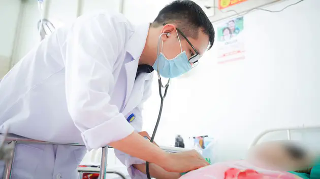 Xe chở 24 người bị t&ocirc;ng nghi&ecirc;m trọng tr&ecirc;n đường h&agrave;nh hương