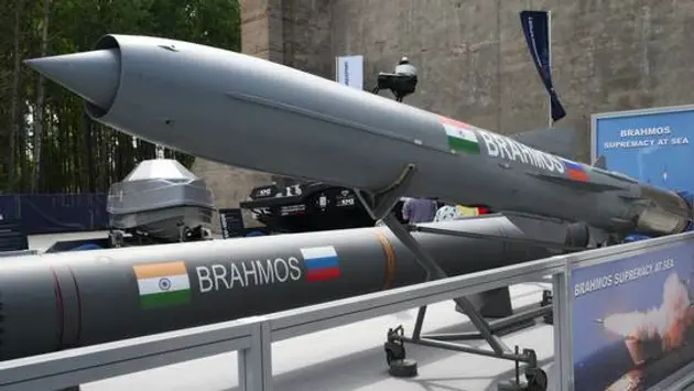 Ấn Độ kh&aacute;nh th&agrave;nh cơ sở sản xuất t&ecirc;n lửa BrahMos