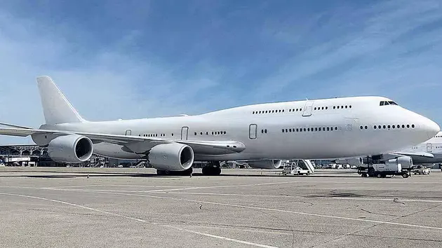 Rộ tin Qatar sắp tặng &ocirc;ng Trump 'cung điện tr&ecirc;n kh&ocirc;ng'