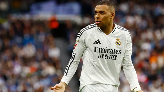 PSG đ&ograve;i Mbappe bồi thường gần 100 triệu euro
