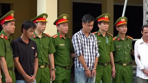 Khởi tố th&ecirc;m 34 bị can trong đường d&acirc;y bu&ocirc;n lậu dầu