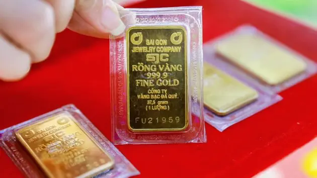 Gi&aacute; v&agrave;ng miếng SJC chiều 15/5 giảm 1,8 triệu đồng/lượng
