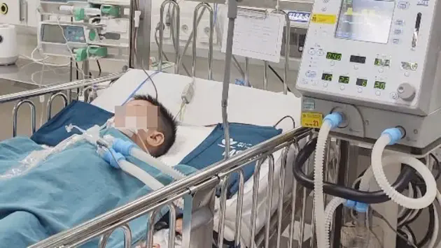 B&eacute; trai vụ 'nộp đủ tiền mới cấp cứu' được xuất viện