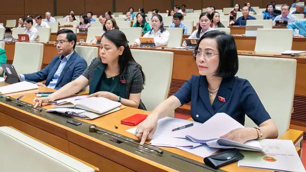 Quốc hội th&ocirc;ng qua nghị quyết ph&aacute;t triển kinh tế tư nh&acirc;n