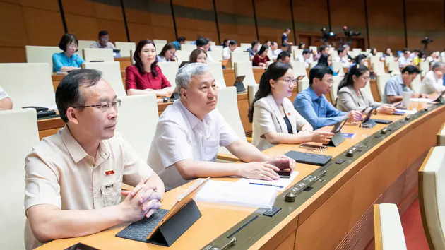 Th&ocirc;ng qua Nghị quyết tạo đột ph&aacute; trong x&acirc;y dựng, thi h&agrave;nh ph&aacute;p luật