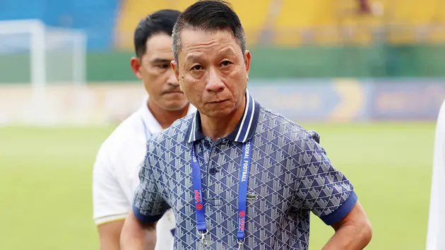Hai HLV V-League xin từ chức chỉ sau ba trận đấu