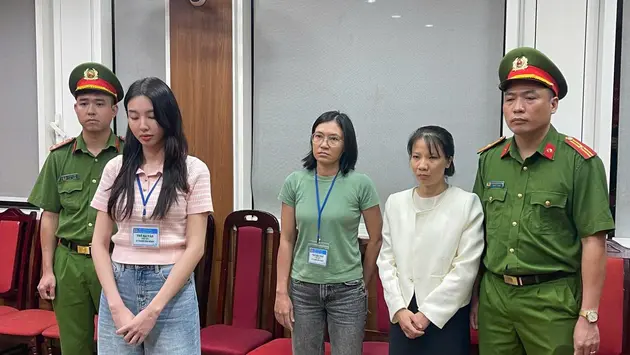 Khởi tố hoa hậu Nguyễn Th&uacute;c Thuỳ Ti&ecirc;n vụ kẹo Kera