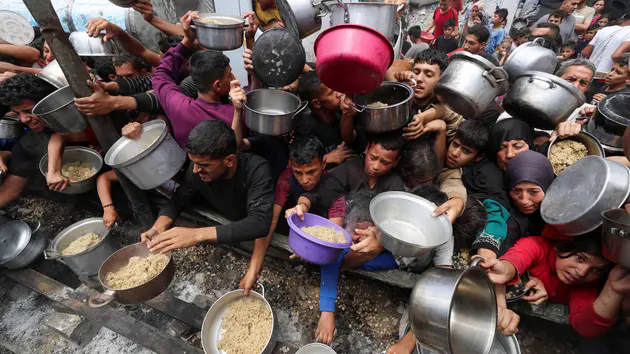 Israel nới lỏng phong tỏa viện trợ cho Dải Gaza