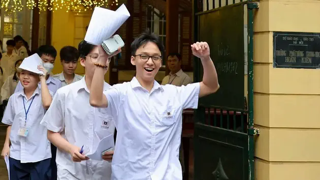679 học sinh H&agrave; Nội được tuyển thẳng v&agrave;o lớp 10