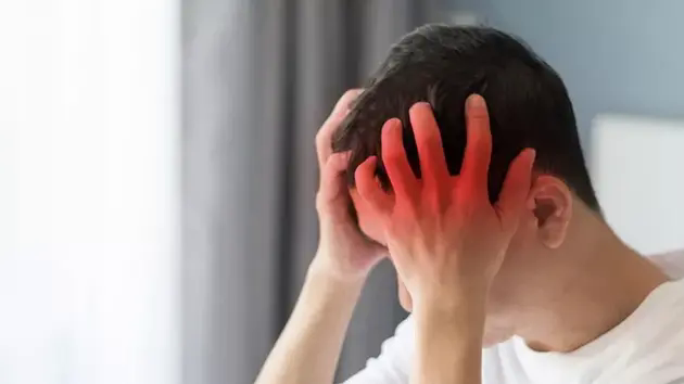 Dấu hiệu bệnh vi&ecirc;m n&atilde;o m&ocirc; cầu cần cấp cứu ngay