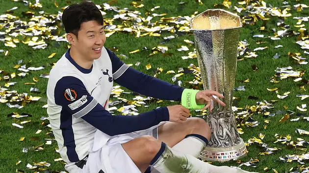Son Heung Min đi v&agrave;o lịch sử b&oacute;ng đ&aacute; H&agrave;n Quốc