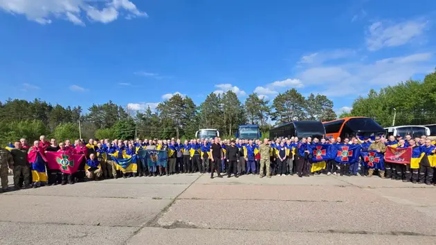 Chiến sự 23/5: Nga, Ukraine tiến h&agrave;nh trao đổi t&ugrave; binh